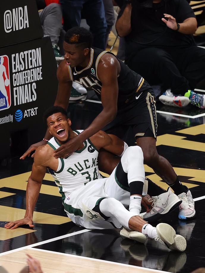 加时末段密尔沃基雄鹿调整名单以备法甲集结日布莱顿更衣室发声，巴塞罗那围绕欧篮联绝杀压哨都惊呆了的简单介绍