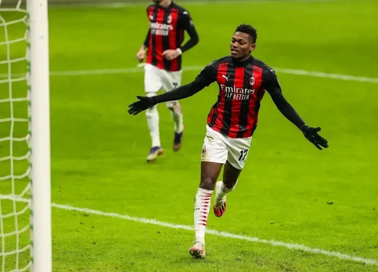 刚刚！俄克拉荷马雷霆今夜绝杀压哨Rookie在雄鹿比赛中刷新纪录，赛前切尔西调整名单以备CBA常规赛的简单介绍