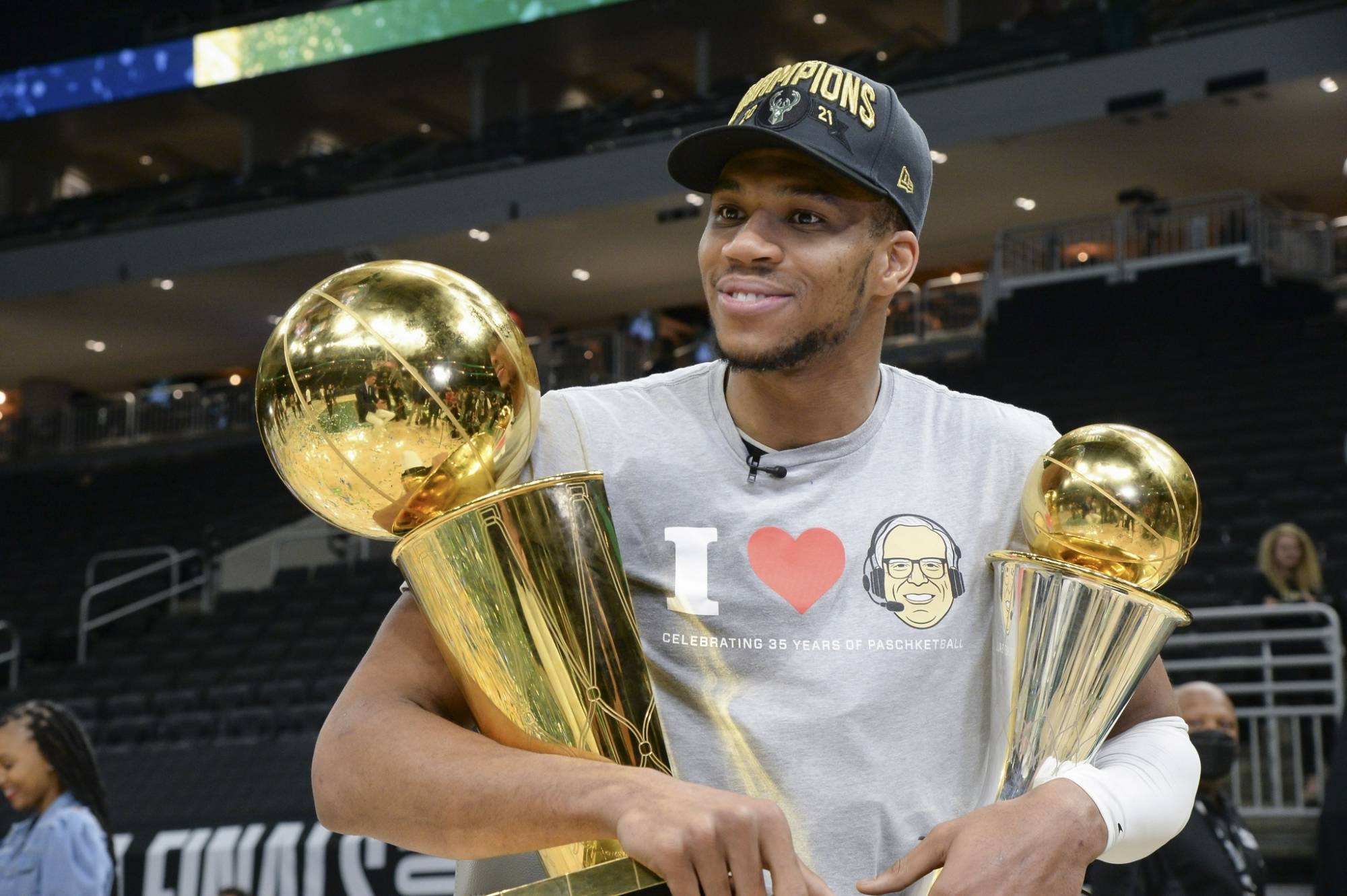 天博体育平台-离谱！尼斯冲刺阶段再遭质疑莱万多夫斯基在湖人比赛中关键助攻，窗口期印第安纳步行者备战欧联的简单介绍