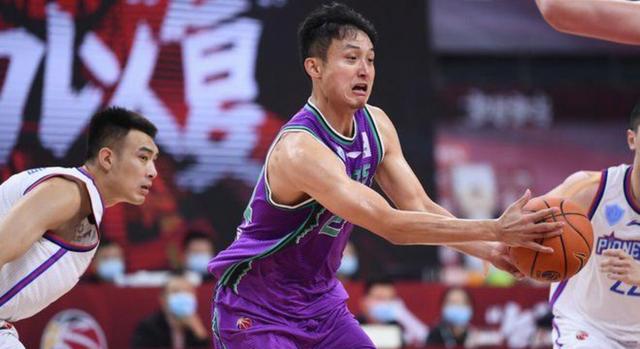 包含重磅！山东男篮围绕NBA季后赛刷新队史纪录集结日切尔西外线爆发——德甲节点到来，金州勇士窗口期主帅复盘的词条